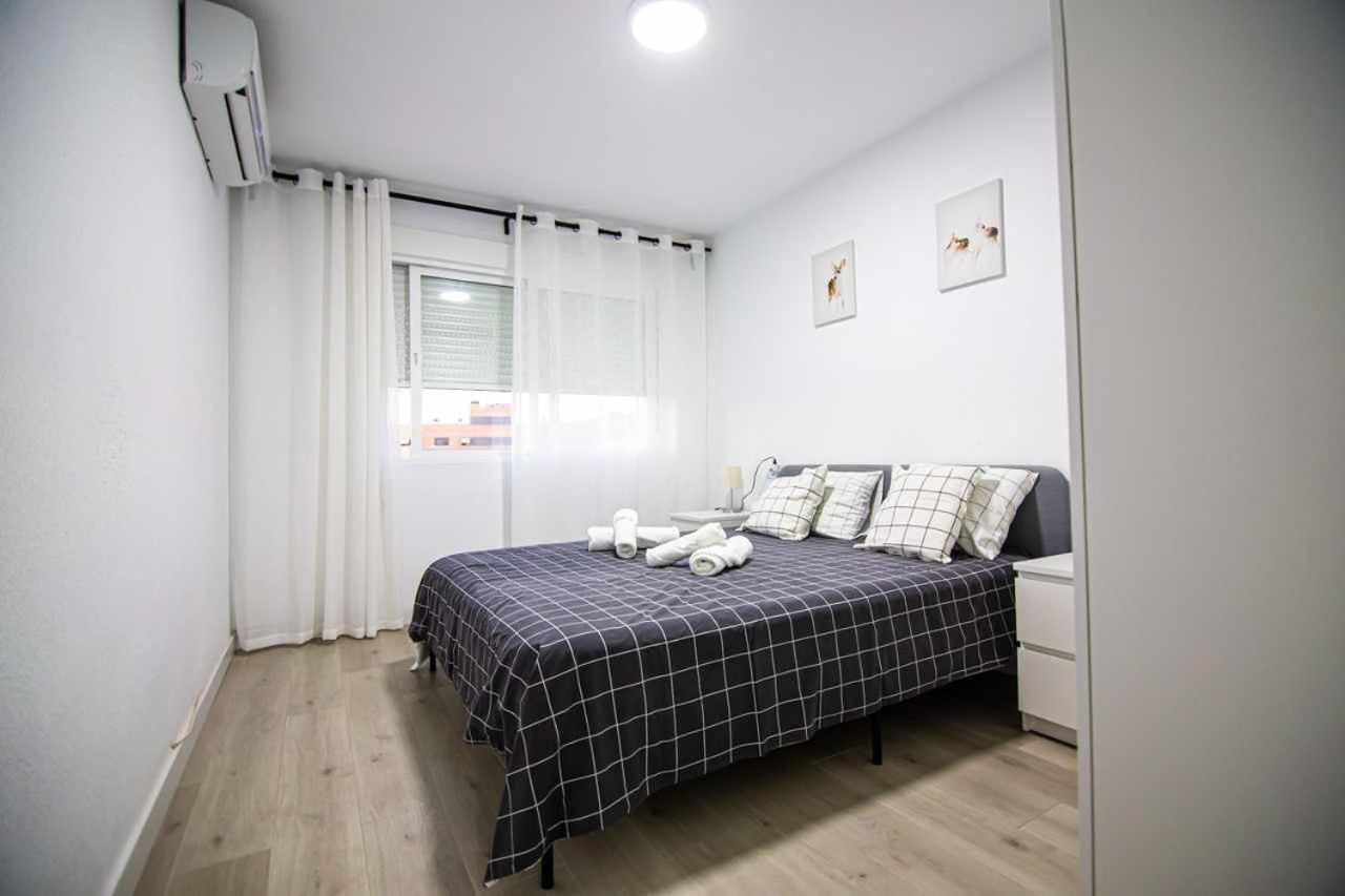 Apartamento Heroes De Sostoa Malaga Luaran gambar